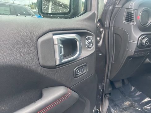 New 2026 Jeep Gladiator Rubicon w/ Technology Group AWD/4WD image 18
