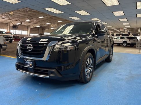 Used 2023 Nissan Pathfinder SL image 12