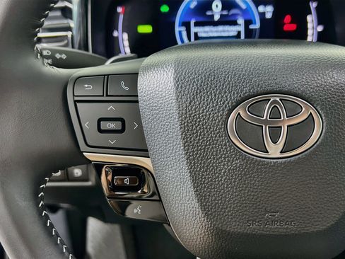 Used 2026 Toyota Camry SE FWD image 18