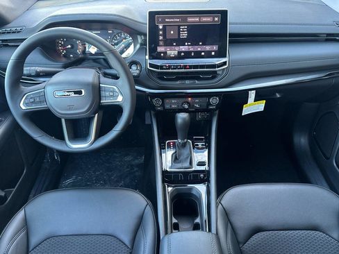 New 2026 Jeep Compass Latitude image 10