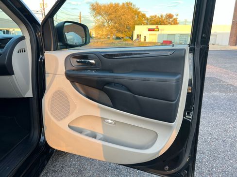 Used 2017 Dodge Grand Caravan SE w/ Power Window Group image 17