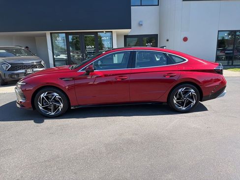 Used 2024 Hyundai Sonata SEL w/ Convenience Package FWD image 2