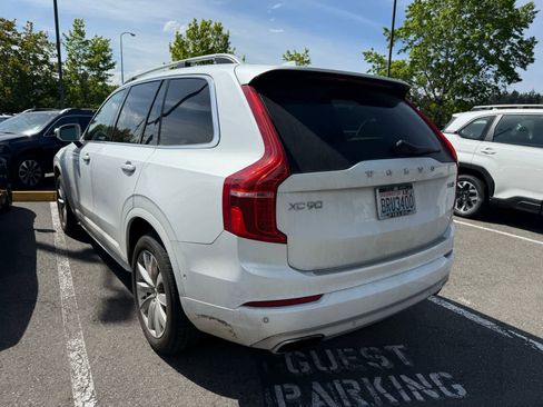 Used 2018 Volvo XC90 T6 Momentum w/ Convenience Package AWD/4WD image 2