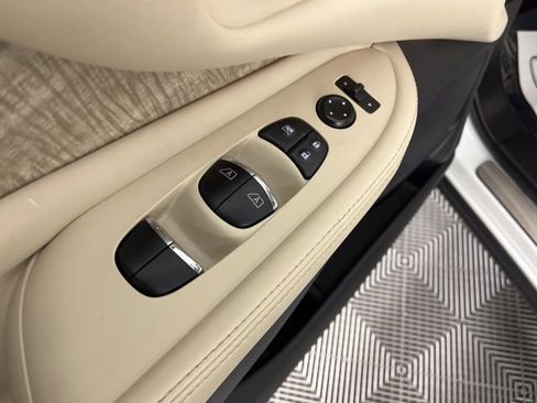 Used 2024 Nissan Murano SL image 32