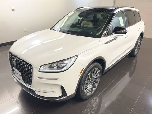 New 2026 Lincoln Corsair Reserve image 3