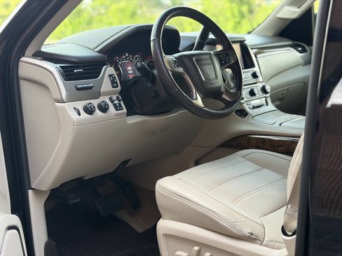 Used 2015 GMC Yukon Denali w/ Touring Package AWD/4WD image 9