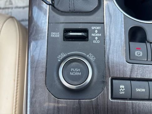 Used 2020 Toyota Highlander Limited image 39