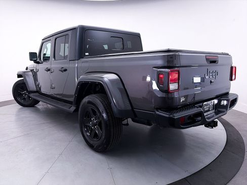 Used 2021 Jeep Gladiator Sport AWD/4WD image 2