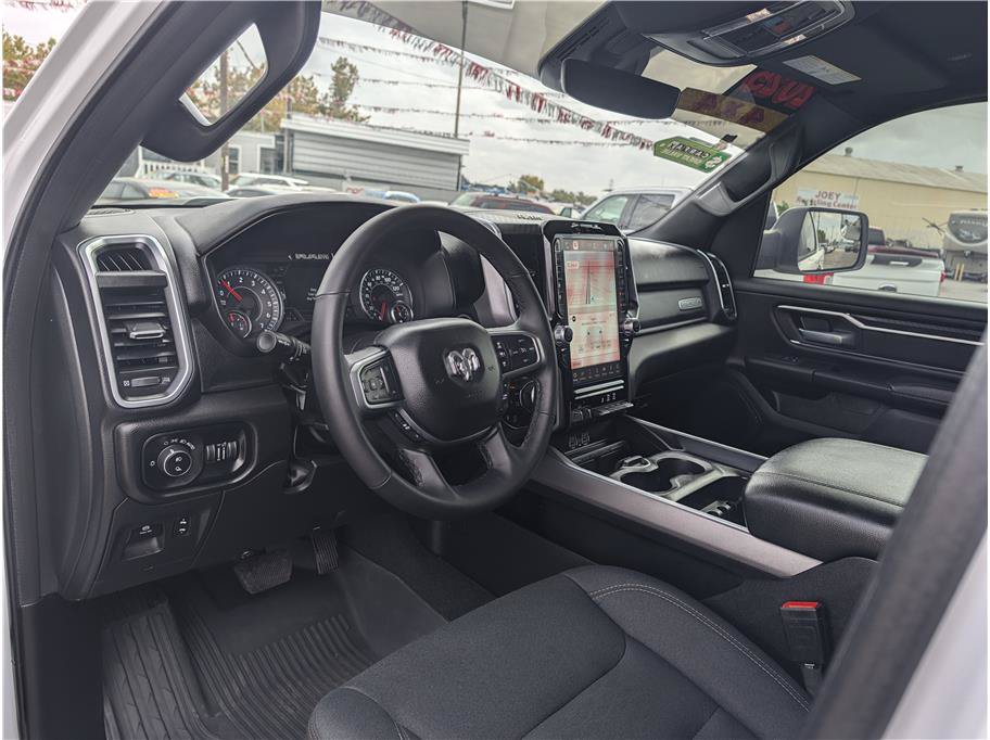 Used 2025 RAM 1500 4x4 Crew Cab image 5
