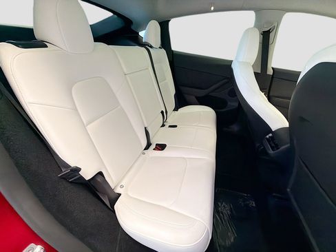 Used 2024 Tesla Model Y Long Range AWD/4WD image 14