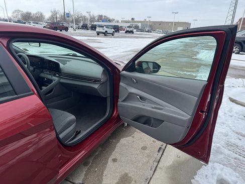 Used 2024 Hyundai Elantra SEL image 23