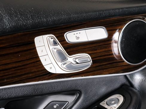Used 2020 Mercedes-Benz GLC 300 4MATIC image 48