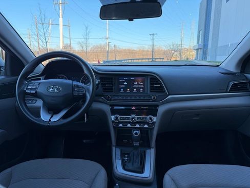 Used 2020 Hyundai Elantra SEL image 16