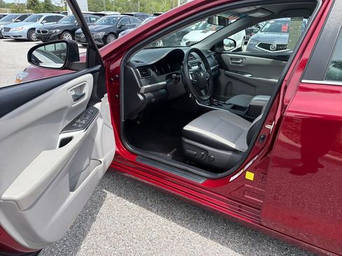 Used 2017 Toyota Camry SE FWD image 16