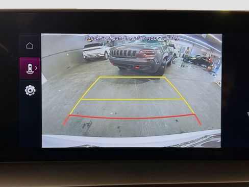 Used 2024 Kia Telluride S image 10