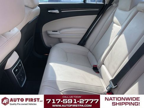 Used 2018 Chrysler 300 Limited RWD image 8