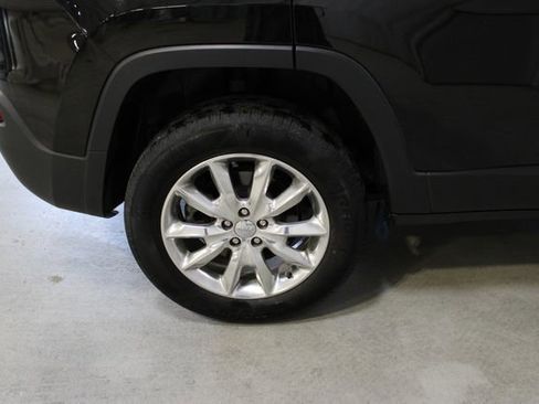 Used 2015 Jeep Cherokee Limited w/ Luxury Group AWD/4WD image 37