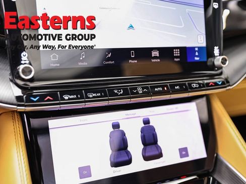Used 2025 Jeep Grand Wagoneer Series III w/ Rear Seat Video Group 1 AWD/4WD image 19
