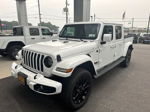 Used 2022 Jeep Gladiator Overland AWD/4WD image 2