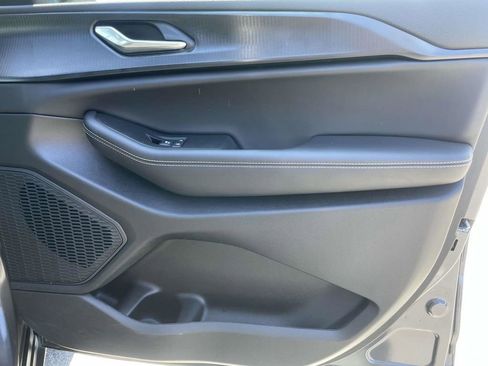 Certified 2025 Jeep Grand Cherokee Laredo w/ Trailer Tow Package image 17