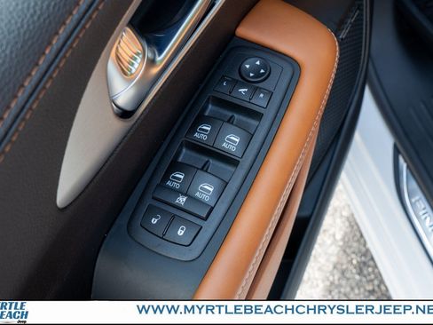 New 2026 Chrysler Pacifica Pinnacle image 17