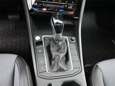 New 2025 Volkswagen Jetta SE image 3