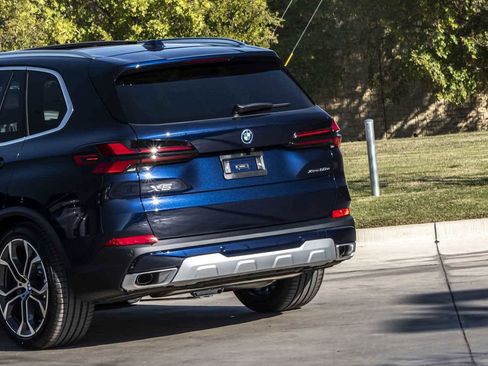 New 2026 BMW X5 xDrive50e w/ Executive Package image 5