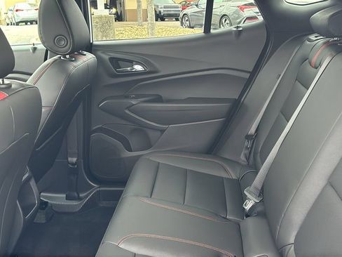 Used 2025 Chevrolet Trax RS w/ Sunroof Package FWD image 29