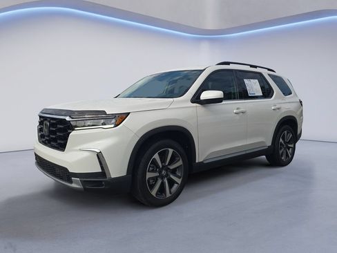 Certified 2024 Honda Pilot Touring image 1