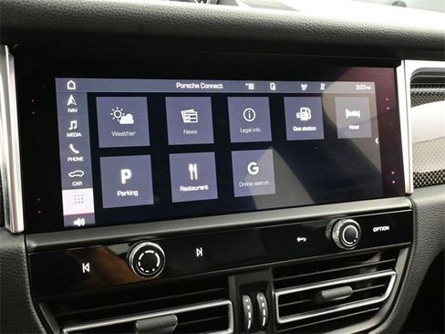 Used 2022 Porsche Macan image 10