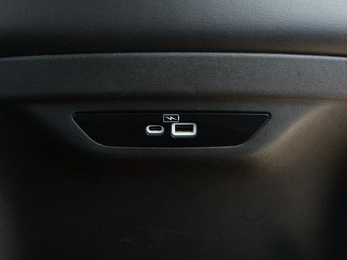 Used 2023 Chrysler Pacifica Touring-L image 31