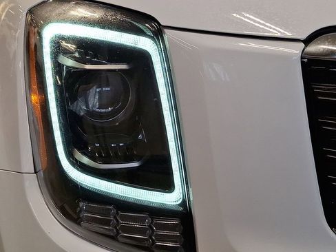 Used 2022 Kia Telluride S image 12