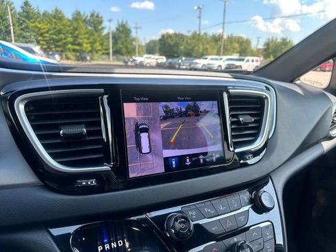 Used 2018 Chrysler Pacifica Touring-L w/ Advanced Safetytec Group FWD image 33