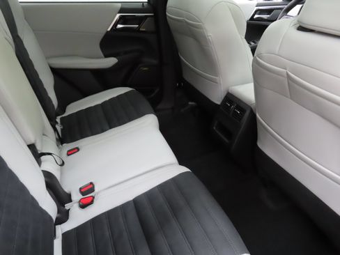 New 2026 Mitsubishi Outlander SE FWD image 21