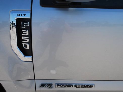 Used 2022 Ford F350 XLT w/ XLT Premium Package AWD/4WD image 9