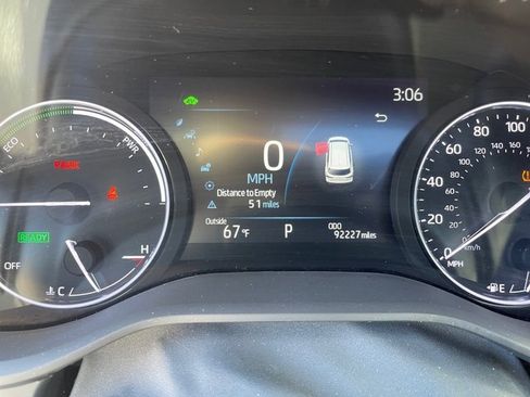 Used 2022 Toyota Sienna Limited image 27