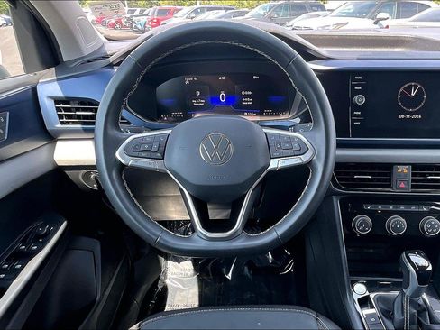 Used 2023 Volkswagen Taos SE AWD/4WD image 5
