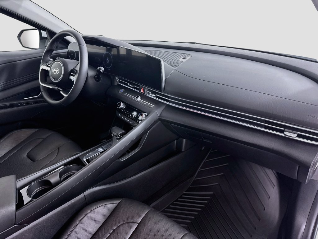 Certified 2025 Hyundai Elantra Limited FWD image 31