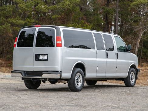 Used 2017 Chevrolet Express 3500 LT w/ LT Preferred Equipment Group image 6