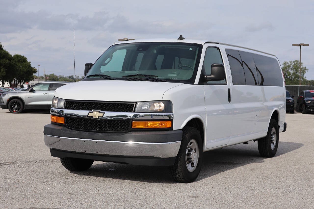 Used 2019 Chevrolet Express 3500 LT w/ LT Preferred Equipment Group RWD image 6