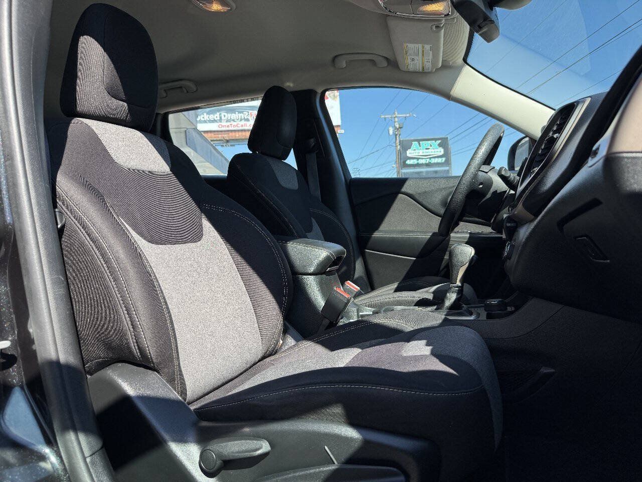 Used 2015 Jeep Cherokee Sport AWD/4WD image 17