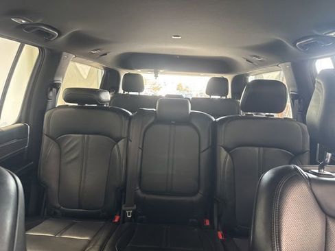 Used 2024 Jeep Wagoneer Series II w/ Flexible Seating Group image 15