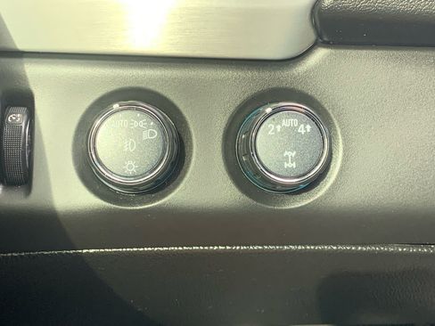 Used 2020 GMC Yukon XL SLT image 32