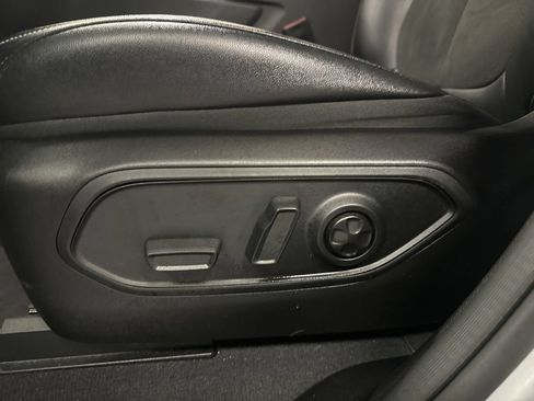 Used 2023 Jeep Grand Cherokee Altitude AWD/4WD image 5