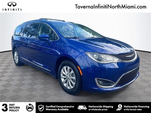 Used 2018 Chrysler Pacifica Touring-L image 1