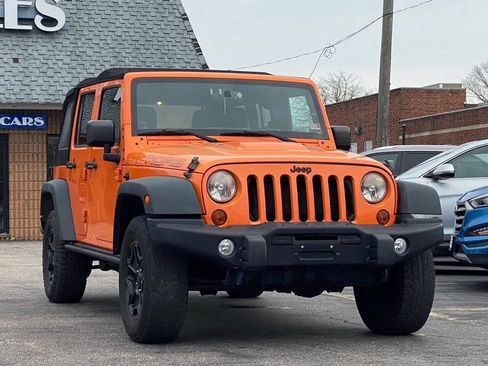 Used 2013 Jeep Wrangler Unlimited Sahara AWD/4WD image 4