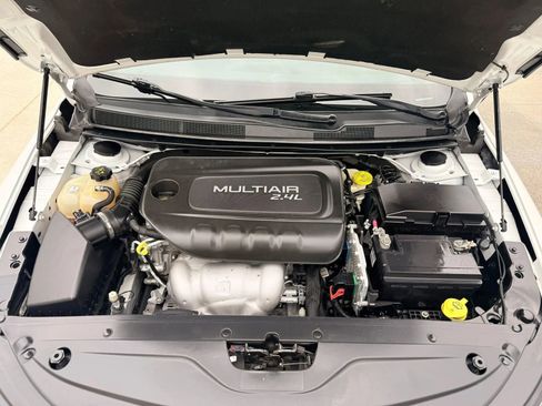 Used 2015 Chrysler 200 S FWD image 16