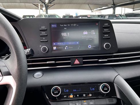 Used 2023 Hyundai Elantra SEL image 29