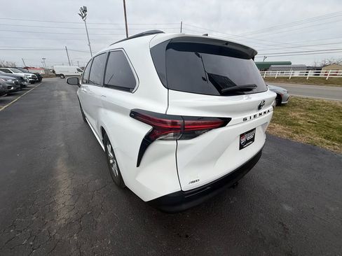 Used 2021 Toyota Sienna LE image 6