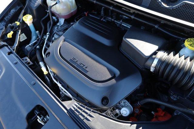 Used 2024 Chrysler Pacifica Touring-L FWD image 31